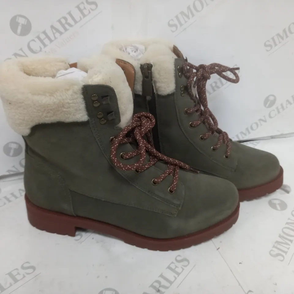 BOXED VIONIC HIKER ANKLE BOOT OLIVE SUEDE SIZE 6