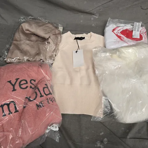 APPROXIMATELY 35 ASSORTED CLOTHING ITEMS IN VARIOUS SIZES, STYLES & COLOURS TO INCLUDE TOPS, DRESSES, T-SHIRTS, ETC - COLLECTION ONLY