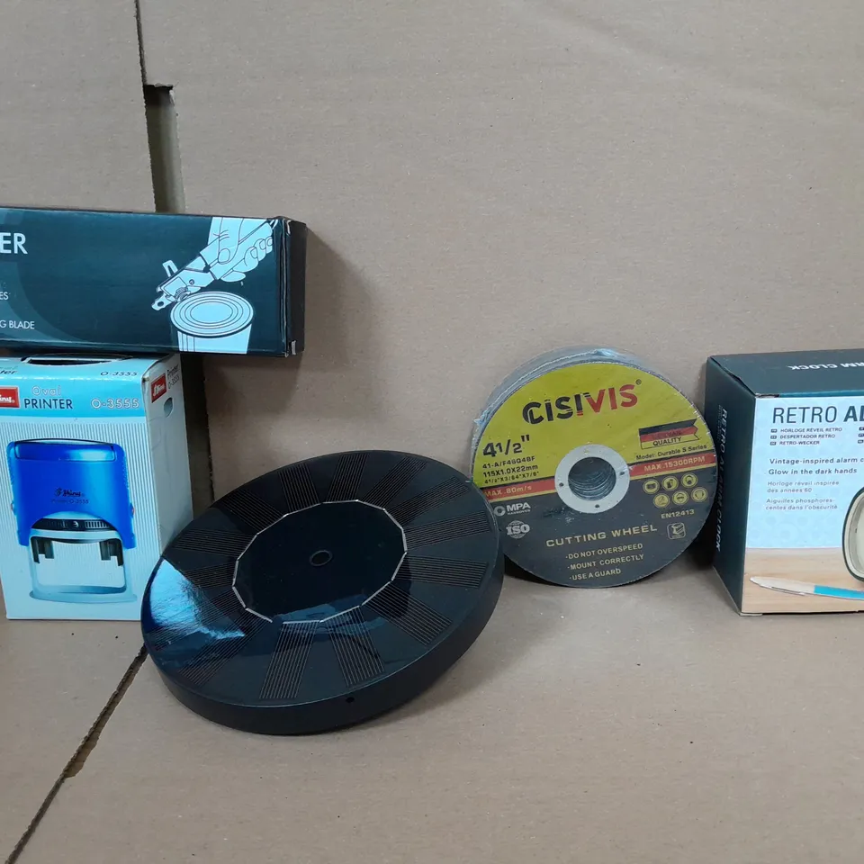 BOX OF APPROXIMATELY 10 ASSORTED ITEMS TO INCLUDE - CAN OPENER , ALARM CLOCK , OVAL PRINTER ETC
