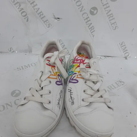 SKECHERS ROADIES LOVE ZONE GOLDCROWN TRAINER SIZE 5