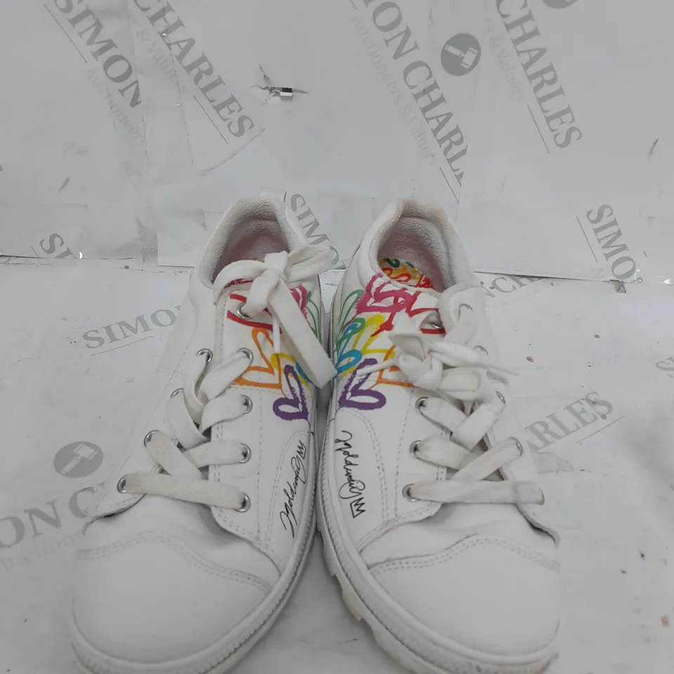 SKECHERS ROADIES LOVE ZONE GOLDCROWN TRAINER SIZE 5