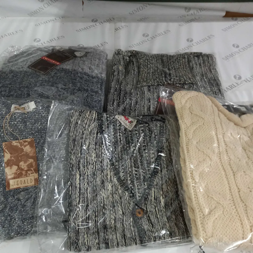 LOT OF 5 ASSORTED KNITWEAR CLOTHING ITEMS - VARIOUS SIZES