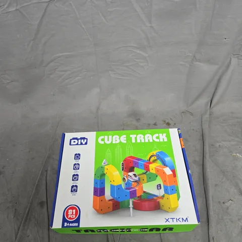 XTKM DIY TRACK TOYS 81-PIECE TRACK BUILDING SET (AGES 3+)