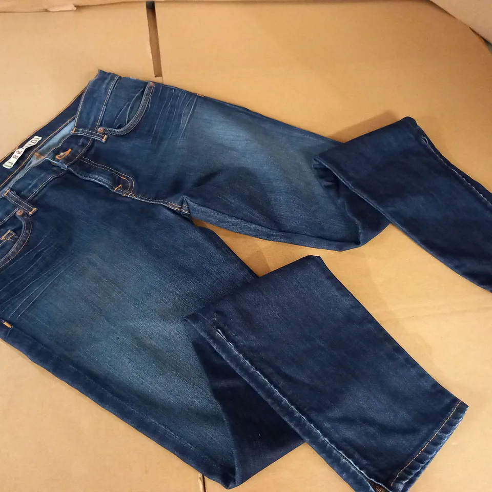 BRAND NEW J BRAND THE DEAL SLIM FIT LOW RISE JEANS - 30