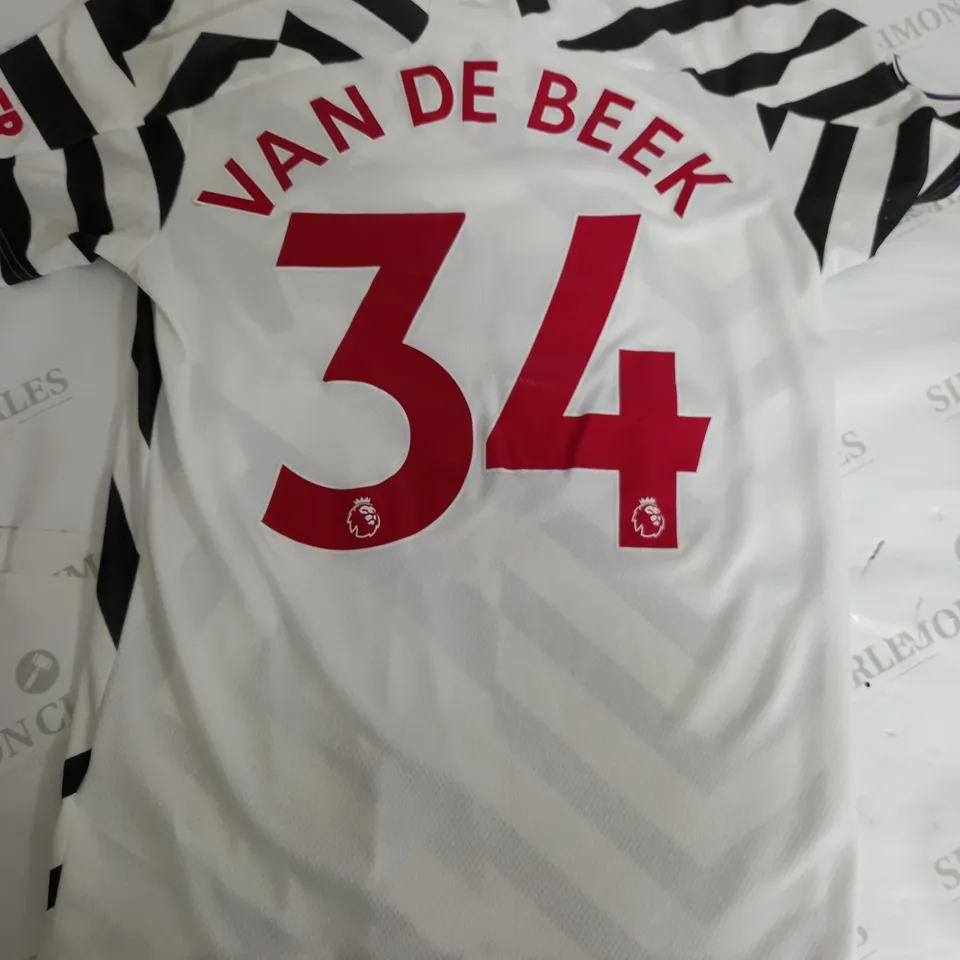 ADIDAS MANCHESTER UNITED 'VAN DE BEEK 34' SHIRT - SMALL