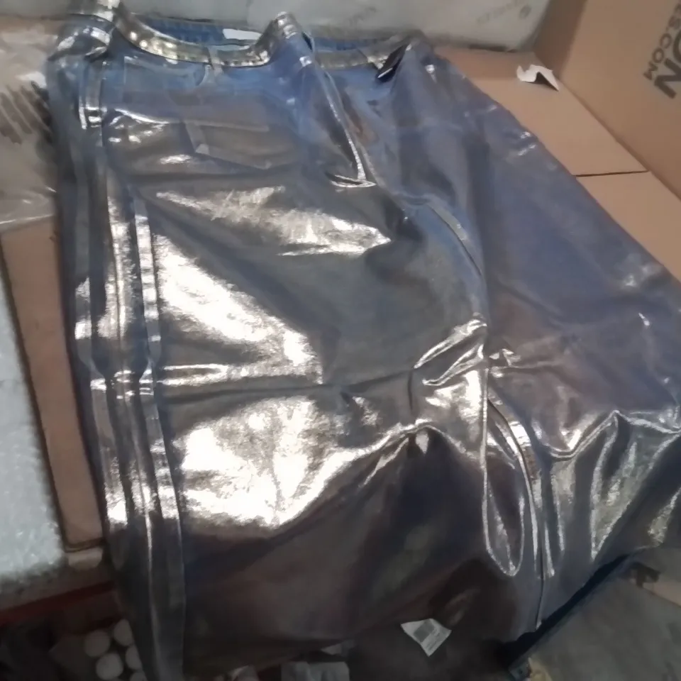 BOXED BRAND NEW APPROXIMATELY 8 JD WILLIAMS METALLIC SKIRT GOLD SIZE 30