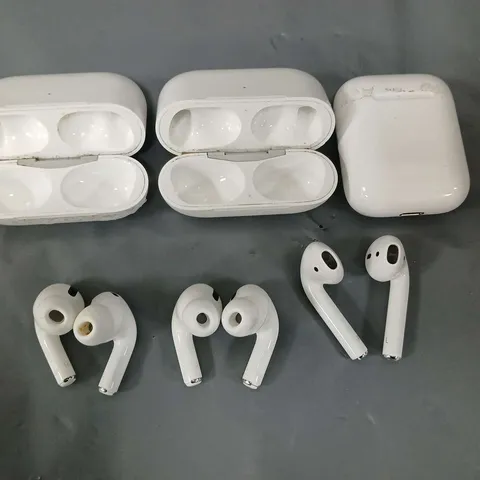 LOT OF 3 PAIRS OF UNBOXED APPLE AIRPODS