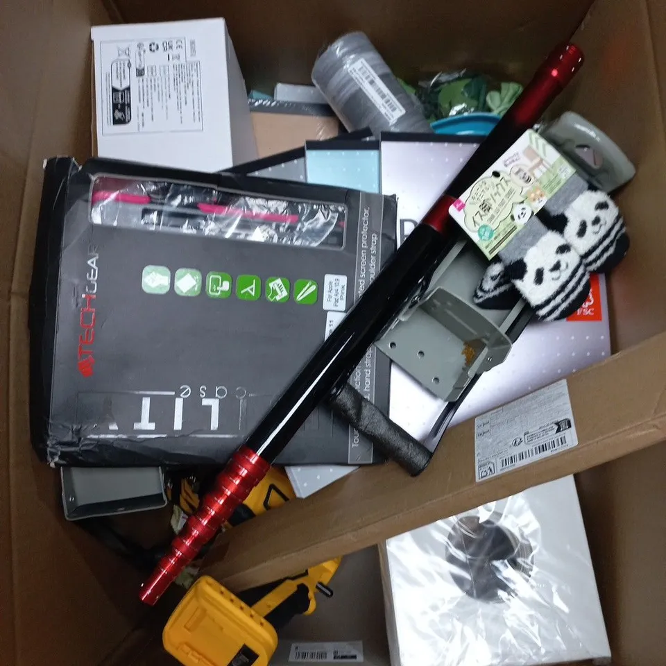 APPROXIMATELY 15 ASSORTED HOUSEHOLD PRODUCTS TO INCLUDE TABLET CASE ,  WRITING PADS AND PICTURE FRAMES