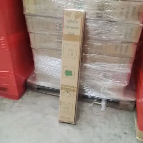 PALLET CONTAINING A LARGE QUANTITY OF CHRISTMAS TREES