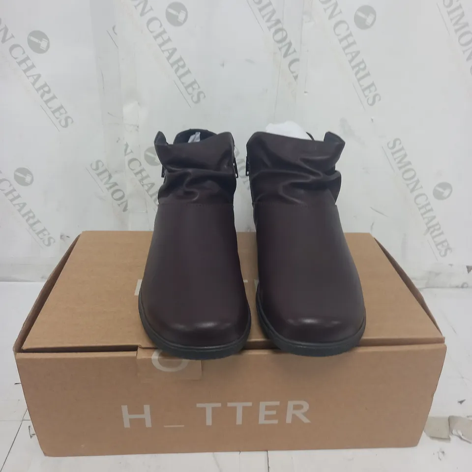 BOXED PAIR OF HOTTER MURMUR BOOTS SIZE 5.5