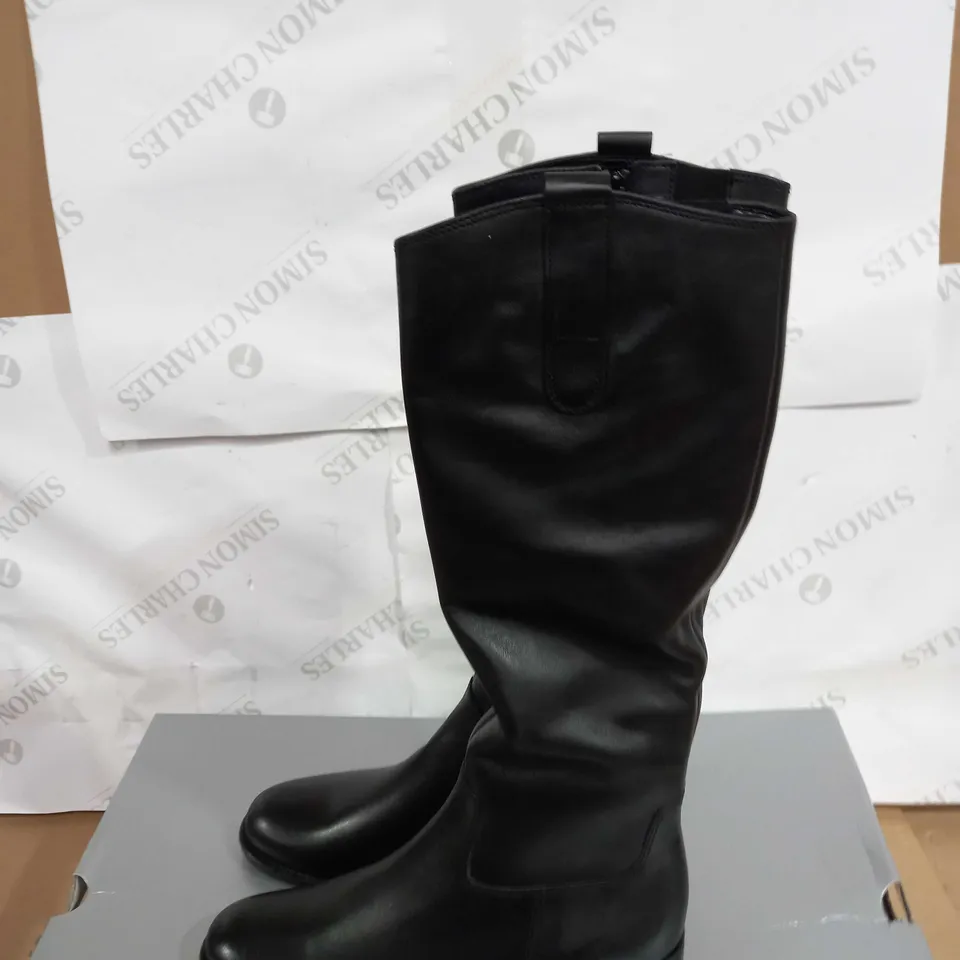 BOXED GABOR HIGH LEATHER BOTS IN BLACK SIZE 5