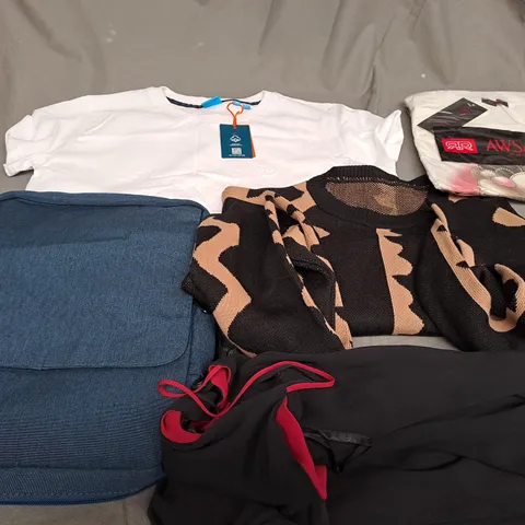 BOX OF APPROXIMATELY 25 ASSORTED CLOTHING ITEMS TO INCLUDE - T-SHIRT , JUMPER , TROUSERS ETC