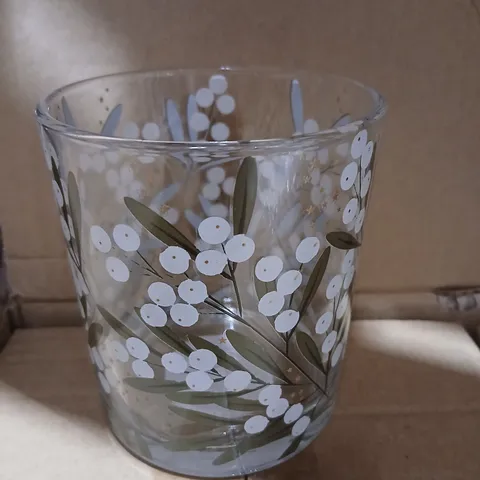 TWENTY FOUR GISELA GRAHAM LONDON GLASS TUMBLER – WHITE BERRY PATTERN