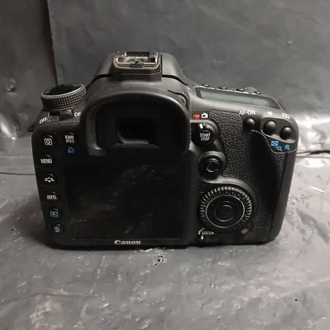 CANON DSLR CAMERA BODY WITH TAMRON 70-300MM TELEPHOTO ZOOM LENS 