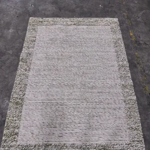RUG – NEUTRAL WOVEN RUG WITH PEBBLE BORDER (160X220CM)