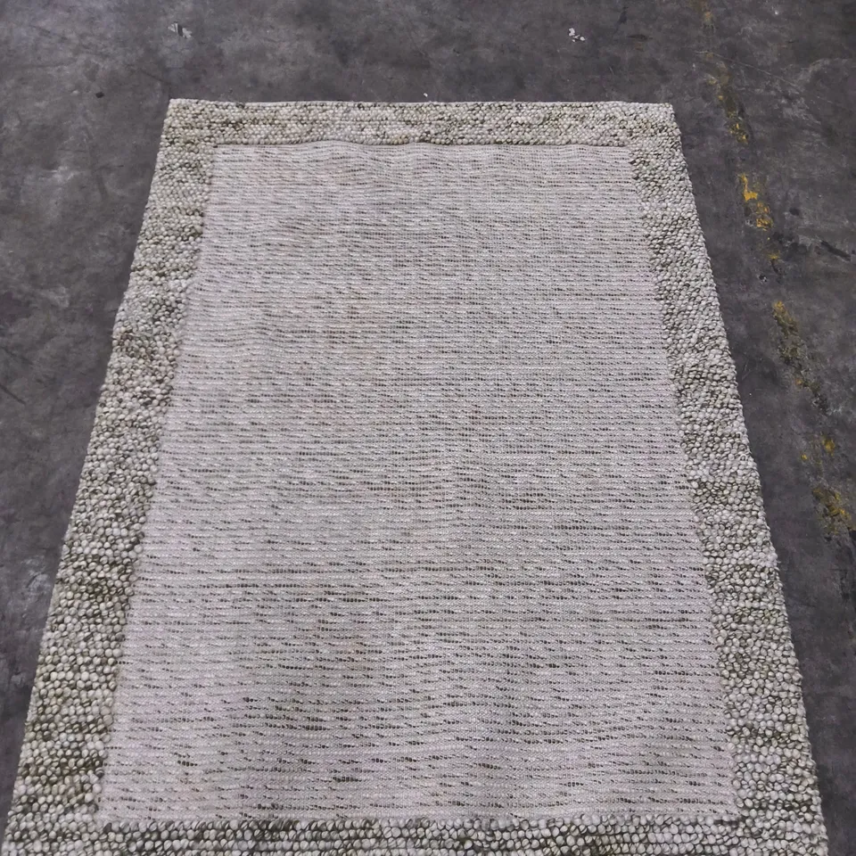 RUG – NEUTRAL WOVEN RUG WITH PEBBLE BORDER (160X220CM)