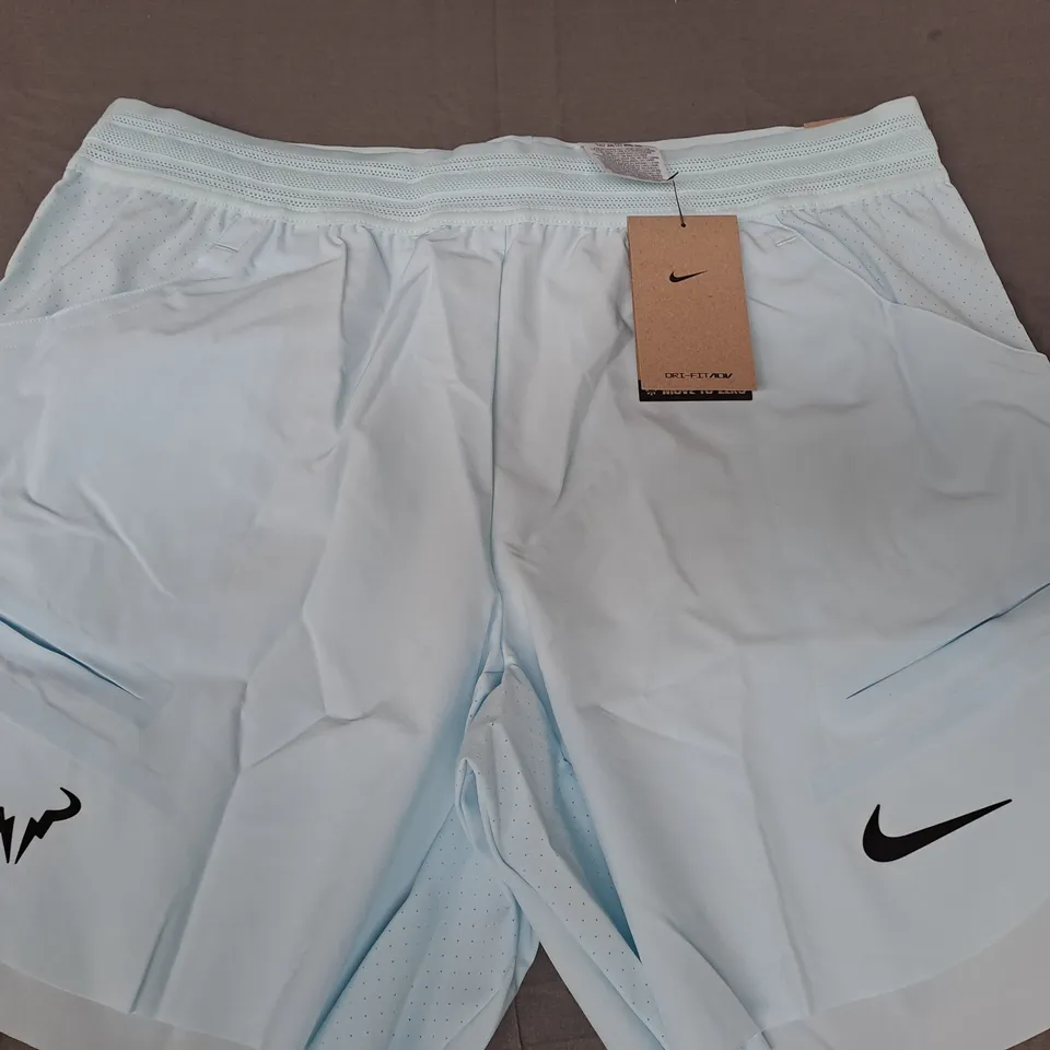 BOXED PAIR OF NIKE STANDARD FIT SHORTS IN LIGHT BLUE SIZE LARGE