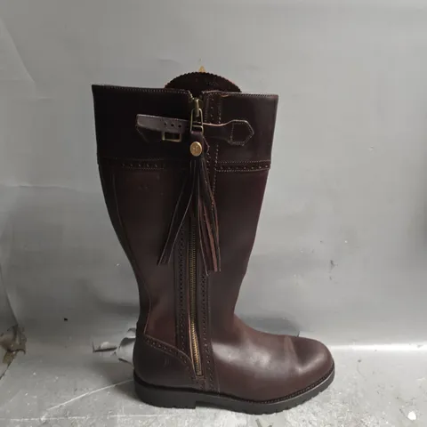 UNBOXED PAIR OF SPANISH BOOT CO KNEE HIGH ZIP BOOTS IN BROWN - SIZE 43