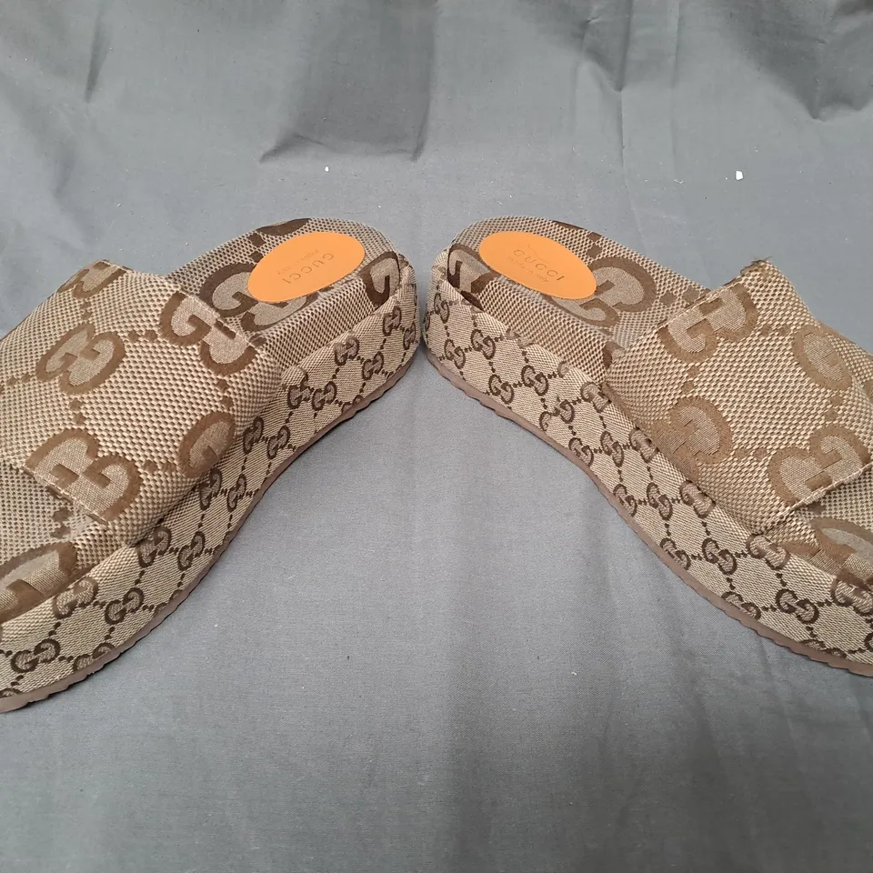 PAIR OF GUCCI PLATFORM SLIDERS EU SIZE 41