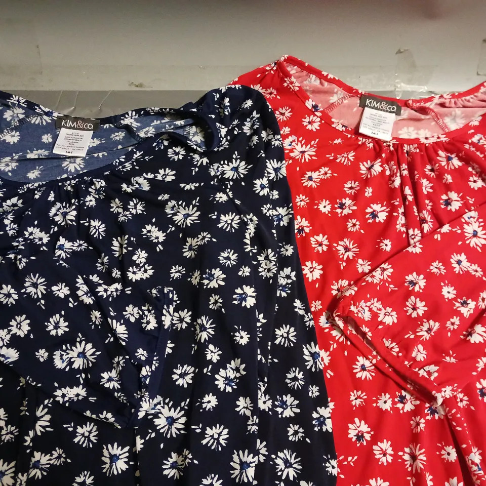 BOX OF APPROXIMATELY 10 ASSORTED CLOTHING AND FASHION ITEMS IN VARIOUS STYLES, SIZES, AND COLOURS / COLLECTION ONLY 