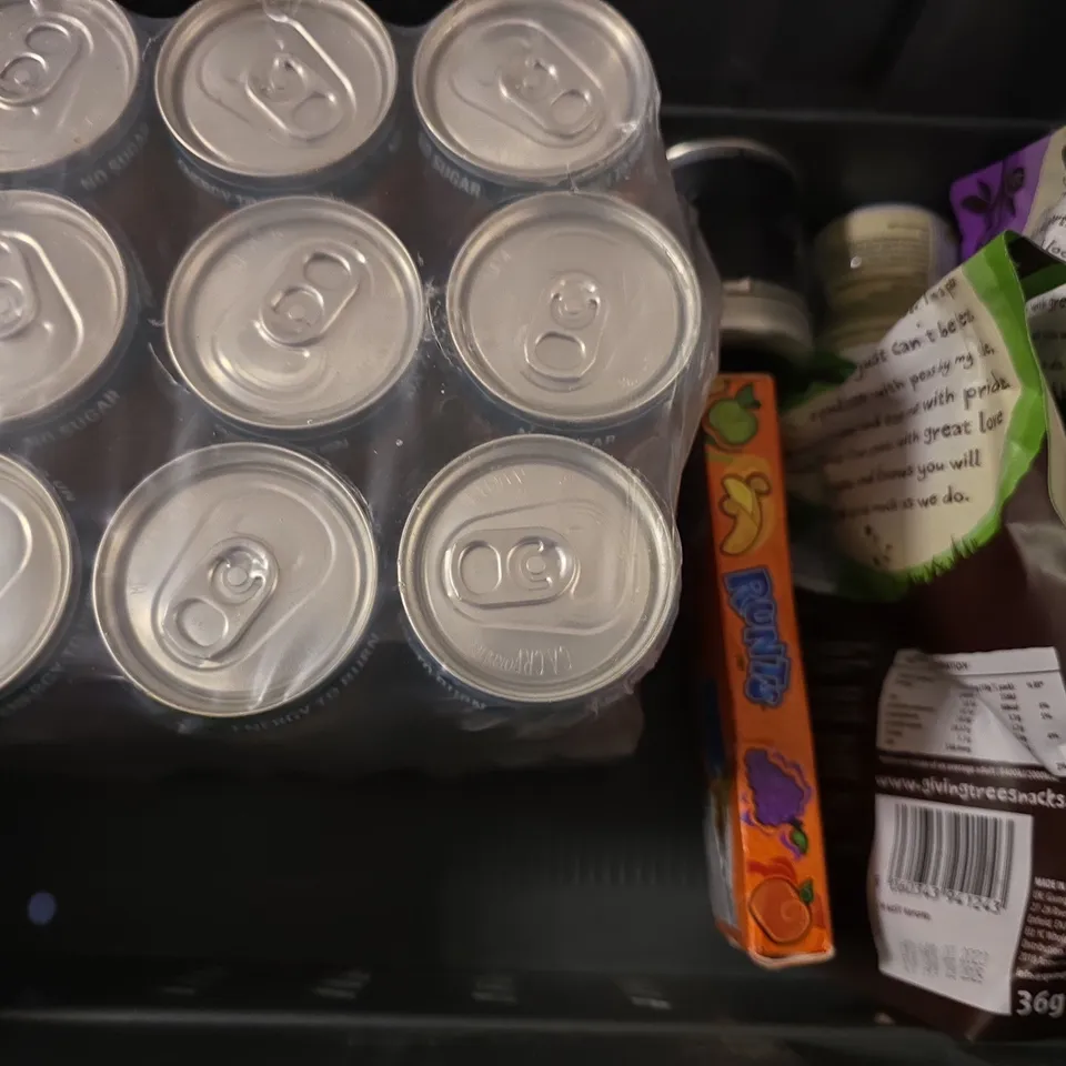 APPROXIMATELY 10 ASSORTED FOOD & DRINK ITEMS TO INCLUDE -FANTA LEMON , RED BULL , RUNTS ETC