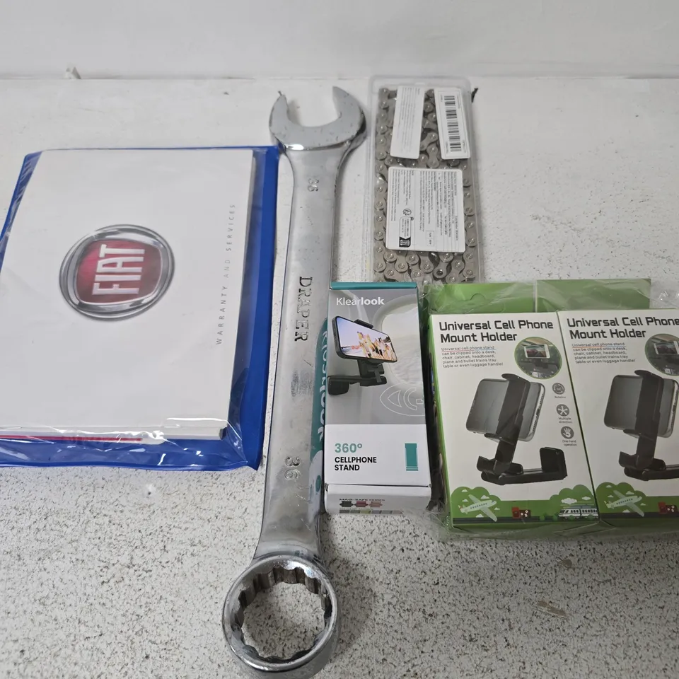 APPROXIMATELY 6 ASSORTED VEHICLE PARTS & ACCESSORIES TO INCLUDE RATCHET SPANNER, 360 PHONE STAND, CHAIN, ETC