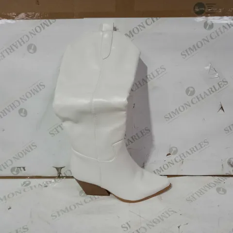 BOXED PAIR OF IDEAL KNEE HIGH BOOTS IN WHITE EU SIZE 37