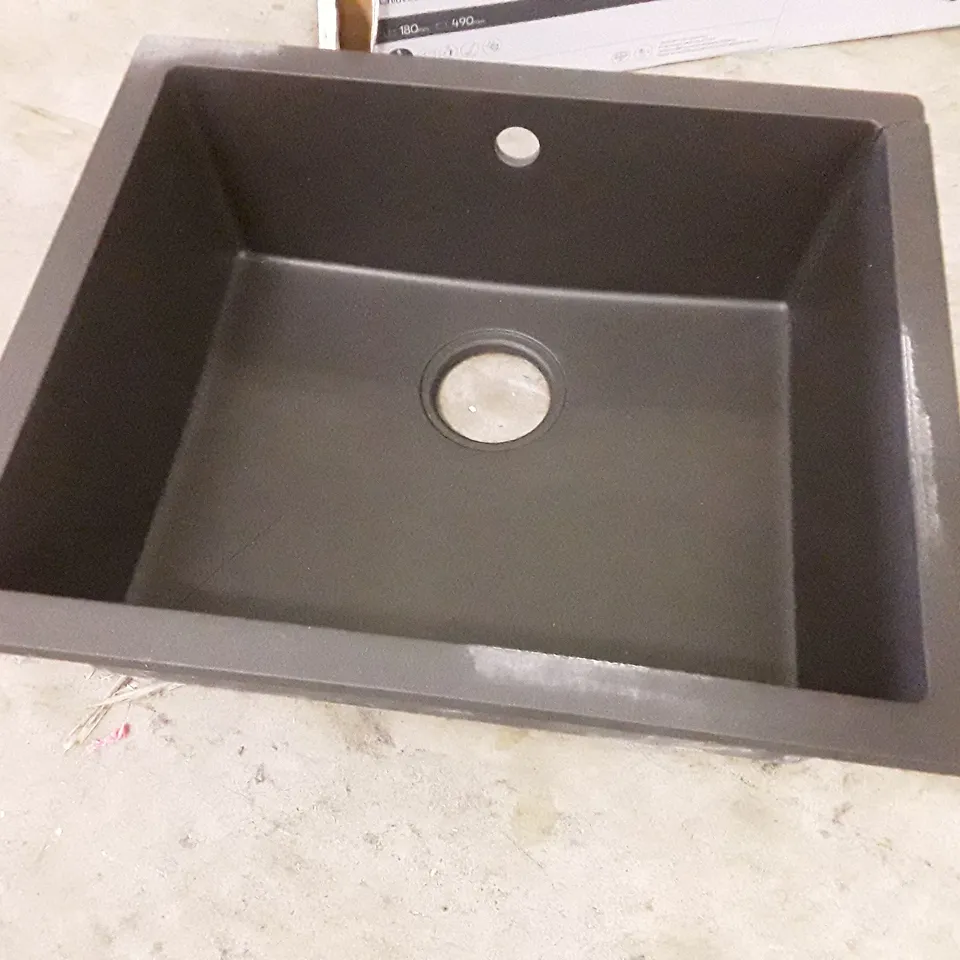 BOXED GOODHOME MEDIUM COMPOSITE QUARTZ KITCHEN SINK
