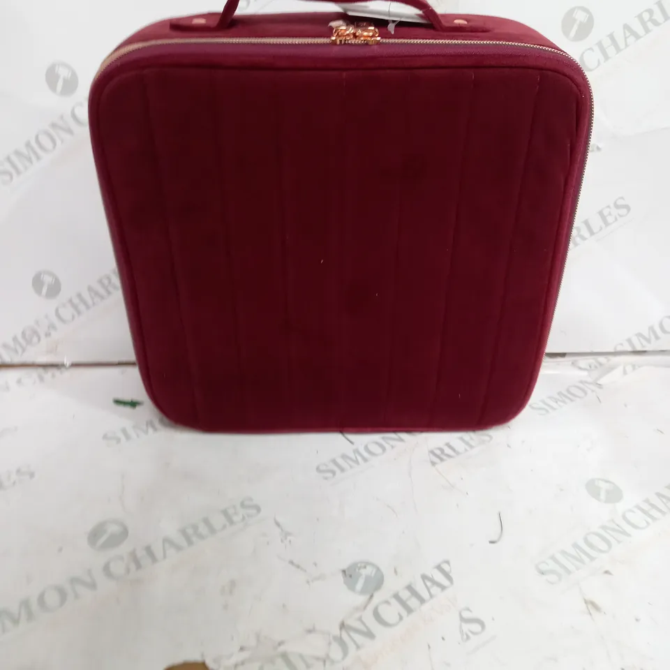 VELVET MAKEUP BAG IN RED 