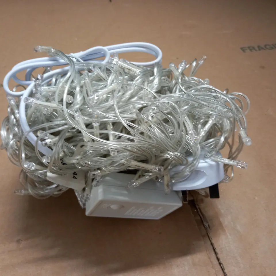 AS NEW SET OF 300 WARM WHITE MAINS POWERED LED CHRISTMAS/FAIRY LIGHTS 