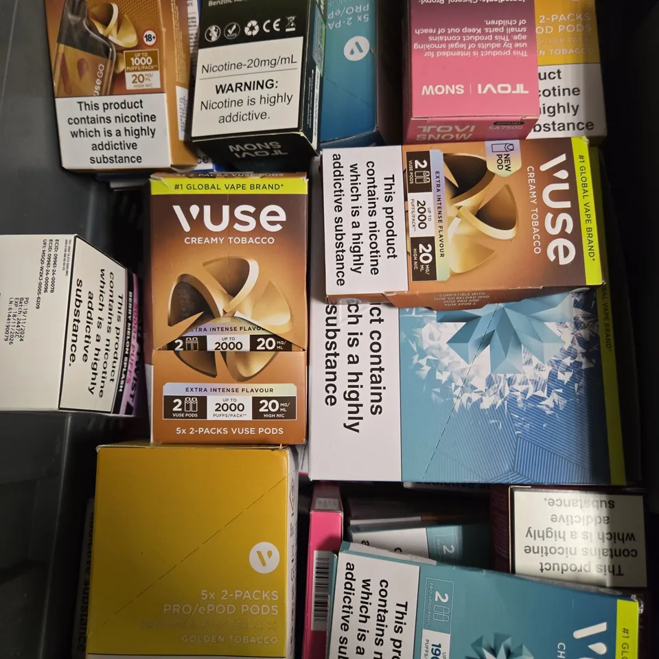 APPROXIMATELY 20 ASSORTED E-CIGARETTE & VAPING ITEMS IN VARIOUS BRANDS 