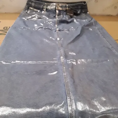 BOXED BRAND NEW JDWILLIAMS DENIM METALLIC SKIRT SIZE 16 BLUE/SILVER COLOUR APPROXIMATELY 16 PIECES 
