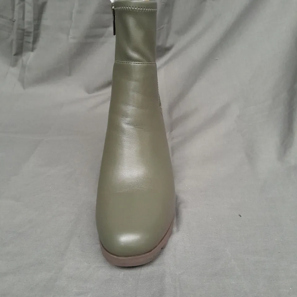 VIONIC LADIES LEATHER DARK KHAKI ZIP FASTENING BOOTS SIZE 5