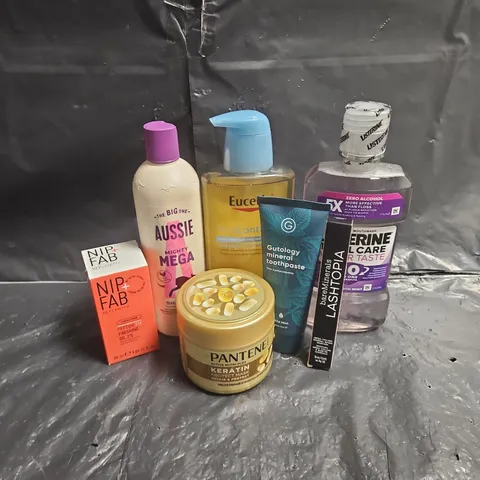 APPROXIMATEY 20 ASSORTED HEALTH AND BEAUTY PRODUCTS TO INCLUDE - AUSSIE SHAMPOO - BAREMINERALS LASHTOPIA MASCARA - LISTERINE MOUTHWASH - ETC