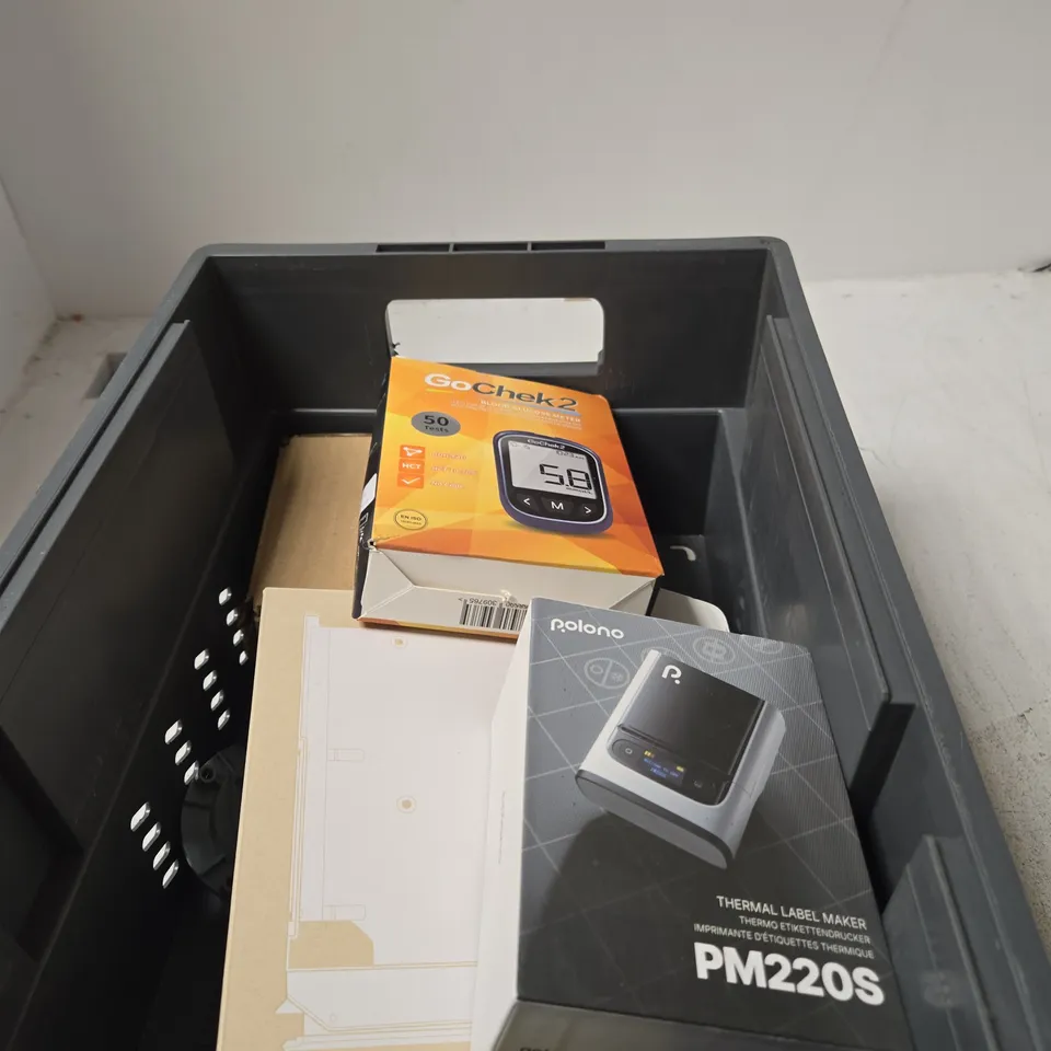 APPROXIMATELY 8 ASSORTED ITEMS INCLUDING GO CHECK 2 BLOOD GLUCOSE METER AND THERMAL LABEL MAKER 