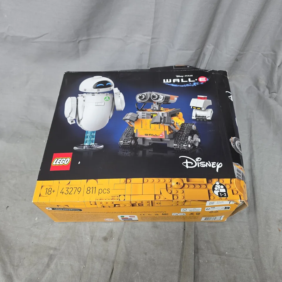 LEGO DISNEY PIXAR WALL E 811 PIECES, 43279. 18+
