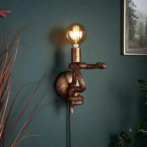 BOXED SNAKE PLUG IN WALL LIGHT
