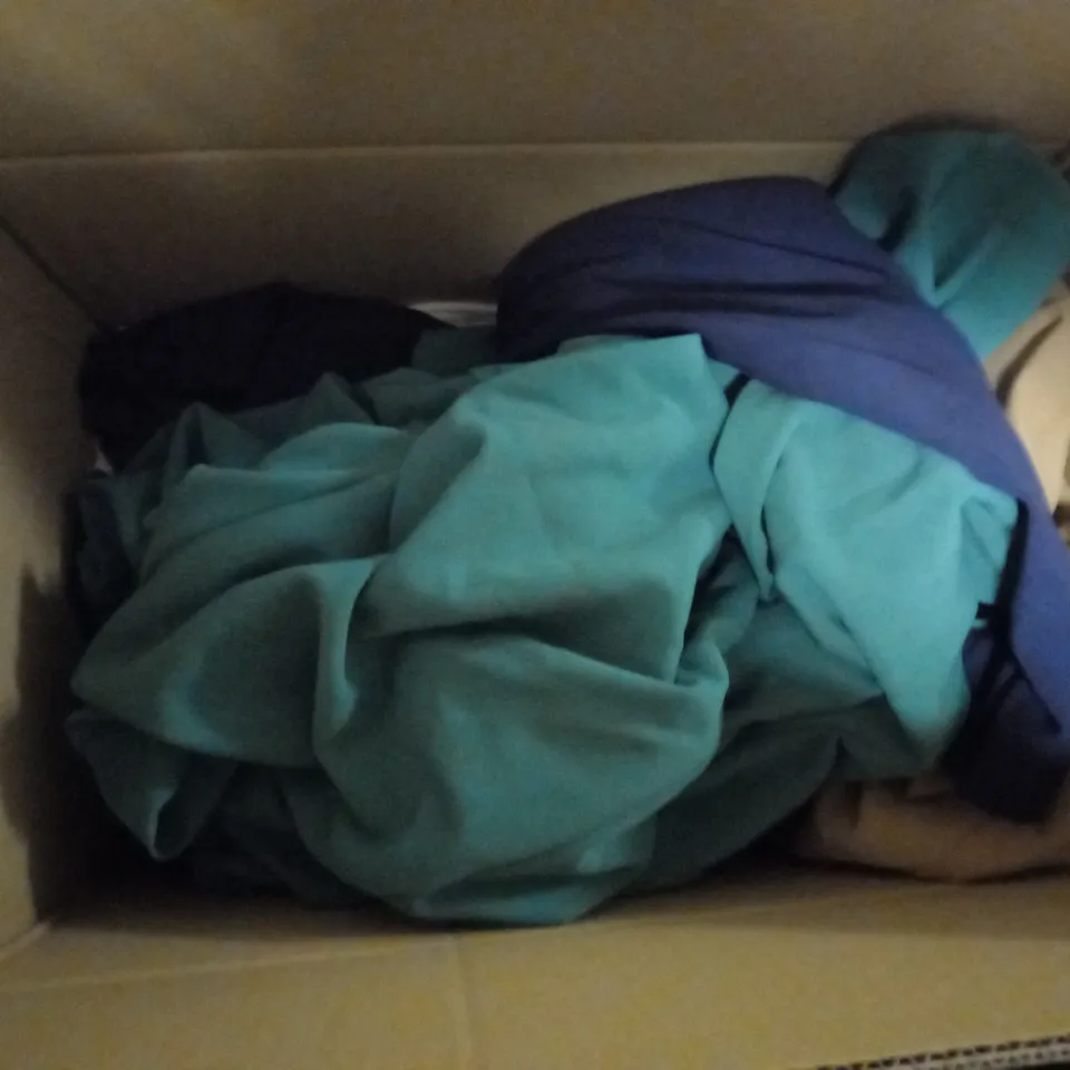 BOX OF APPROX. 10 CLOTHING ITEMS TO INCLUDE TROUSERS  IN VARIOUS COLOURS AND SIZES 
