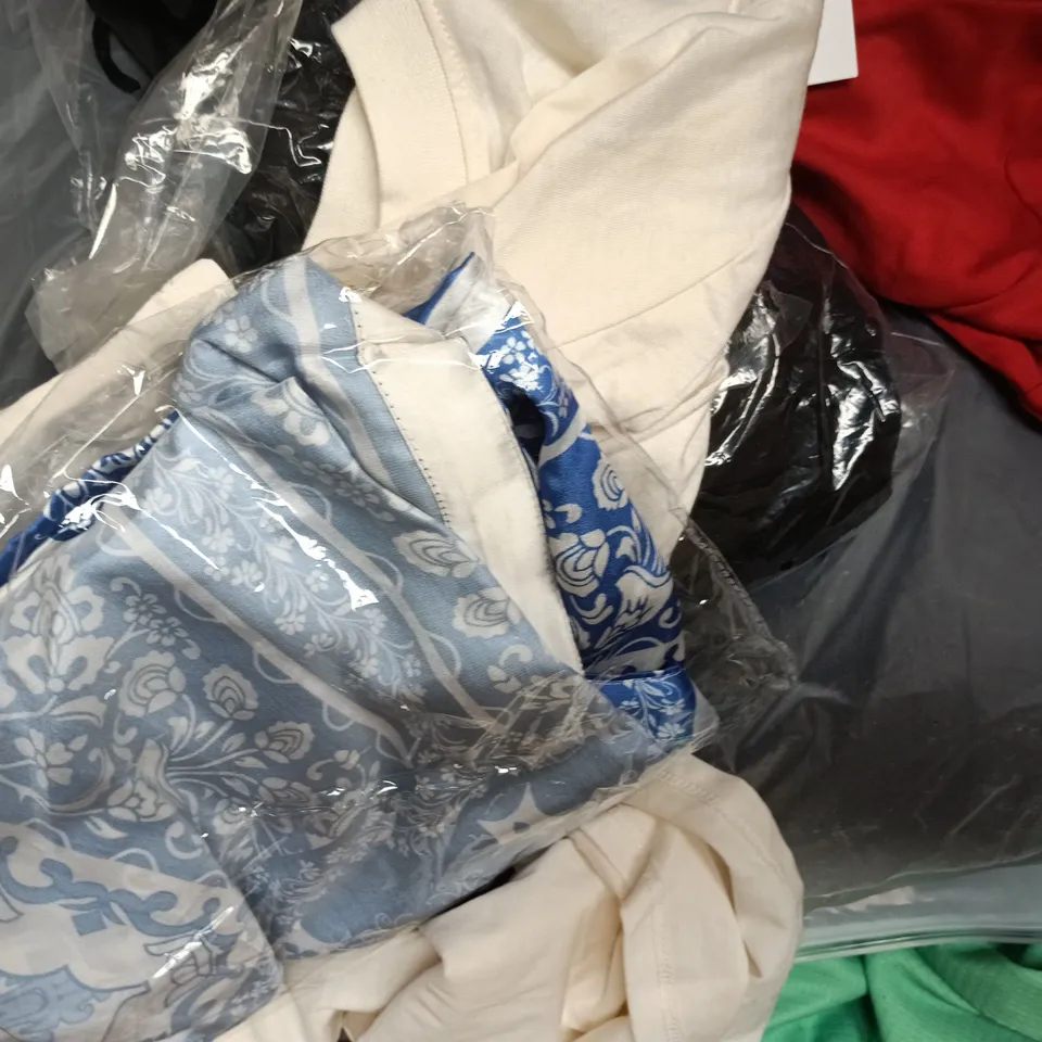 APPROXIMATELY 20 ASSORTED CLOTHING AND FASHION PRODUCTS IN VARIOUS STYLES AND SIZES - COLLECTION ONLY