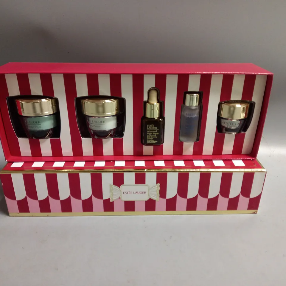 BOXED ESTEE LAUDER DAILY SKIN DEFENDERS MINATURES GIFT SET 