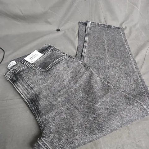 ABERCROMBIE AND FITCH VINTAGE STRAIGHT LEG JEANS SIZE 32 