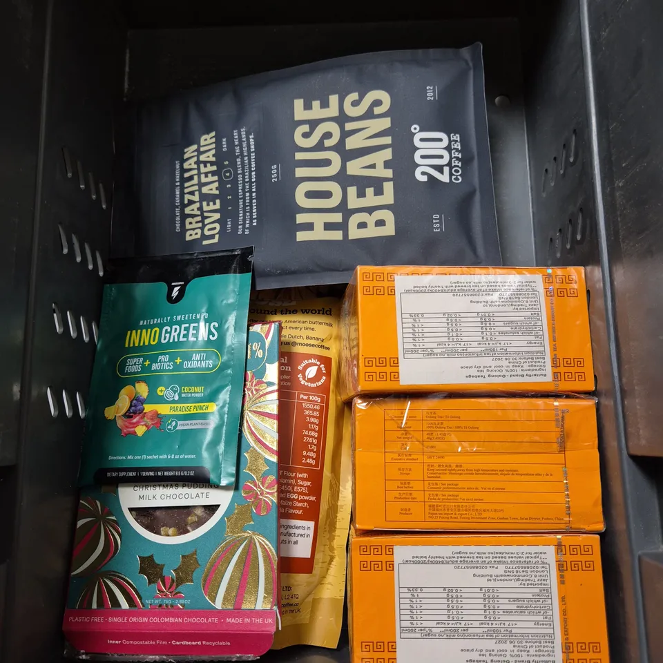 APPROXIMATELY 15 ASSORTED FOOD AND DRINK PRODUCTS TO INCLUDE - MOOSE BUTTERMILK PANCAKE MIX - CANDY KITTENS ETON MESS - CADBURY CREME EGG ASSORTMENT - ETC