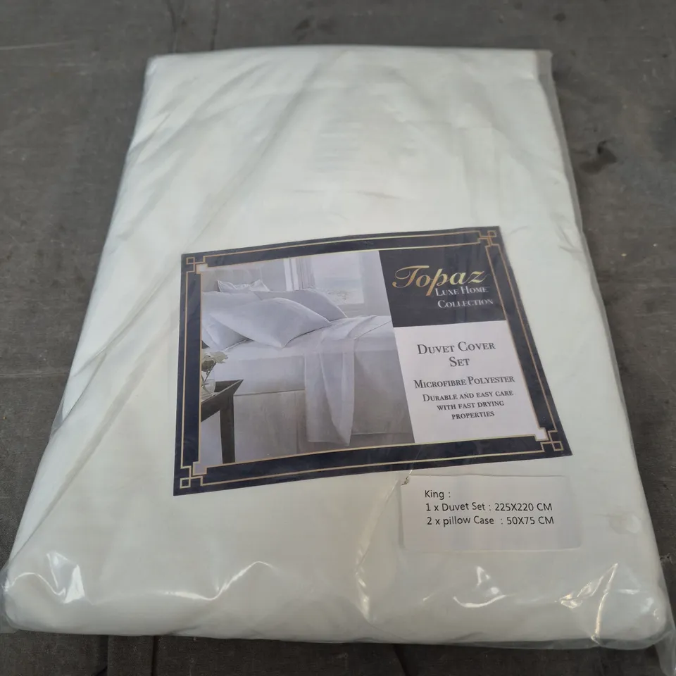 BOX OF 15 ASSORTED WHITE DUVET SETS - KING