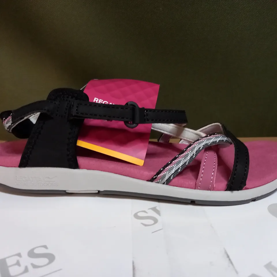 REGATTA LADY ROMA SANDALS SIZE 4