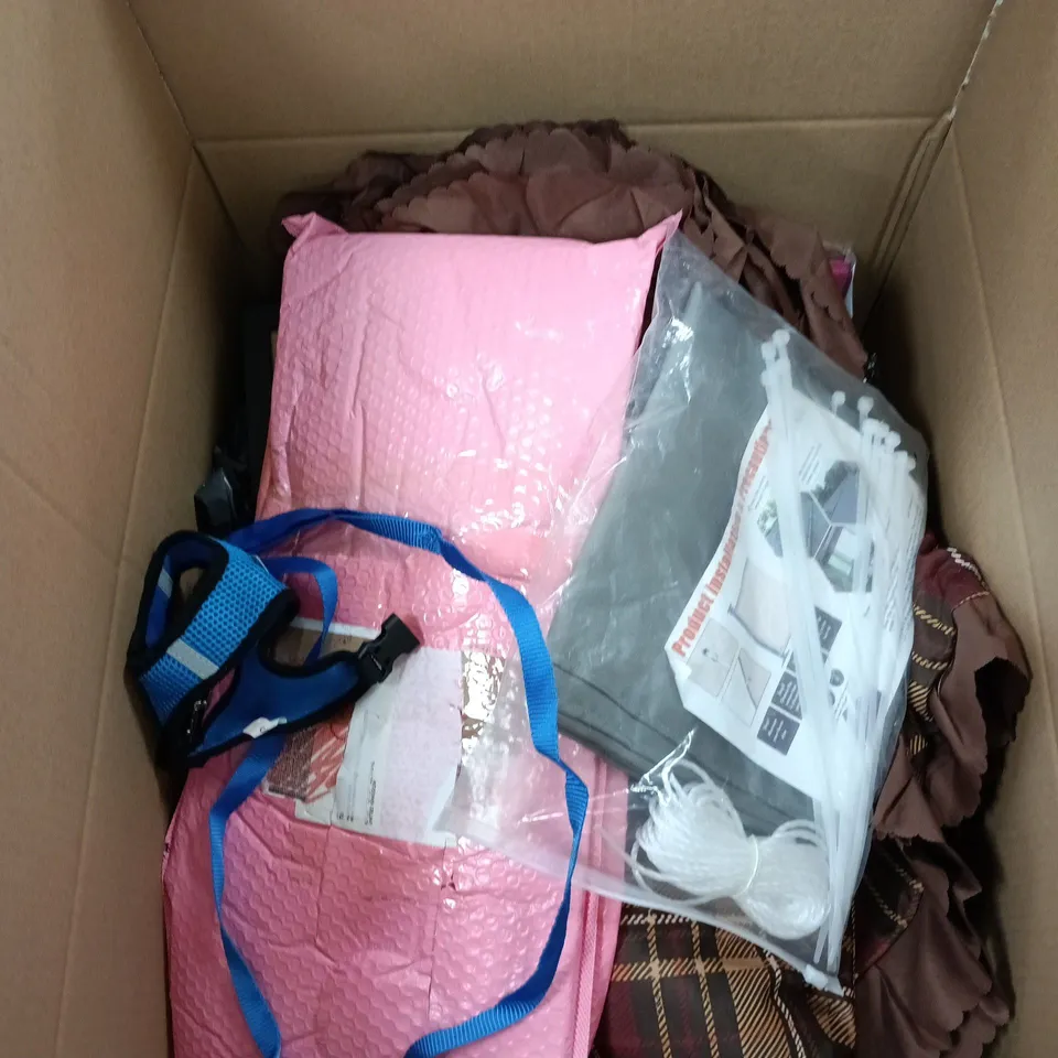 BOX OF APPROXIMATELY 20 ASSORTED HOUSEHOLD ITEMS TO INCLUDE FRAME, ROUTER, MOSQUITO LAMP ETC
