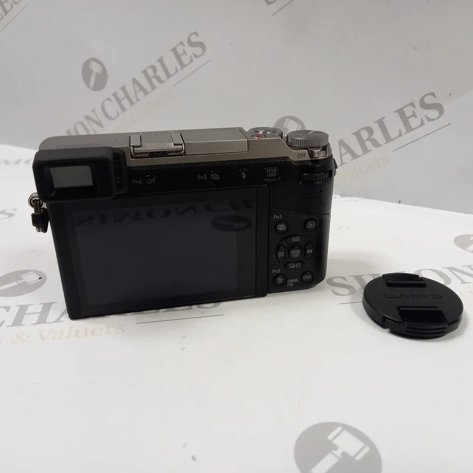 LUMIX PANASONIC DMC-GX80 DIGITAL CAMERA WITH CARRY CASE