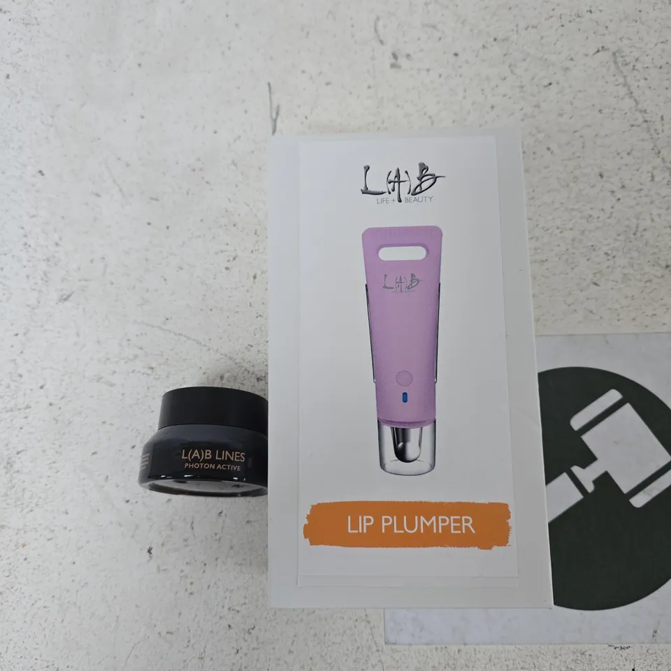 LAB LIP PLUMPER DEVICE WITH PHOTON ACTIVE CREAM – BOXED