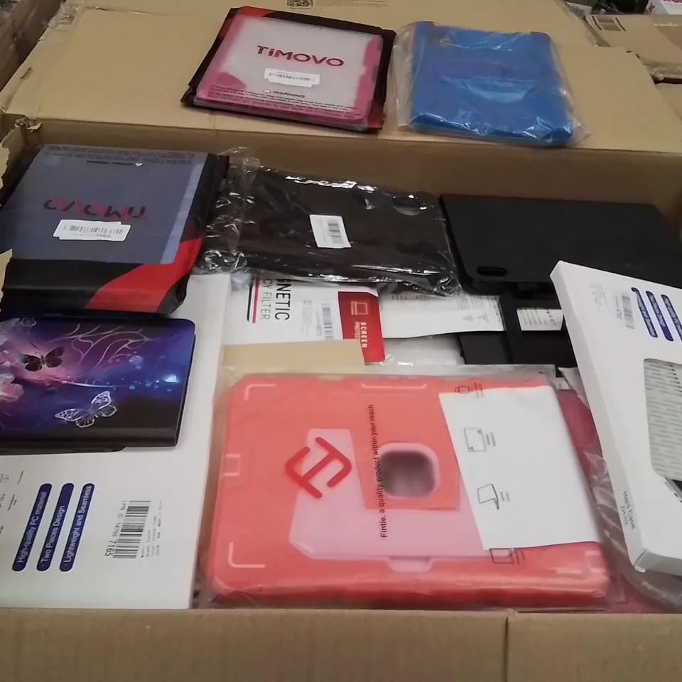 PALLET CONTAINING A LARGE QUANTITY OF TABLET CASES AND SCREEN PROTECTORS