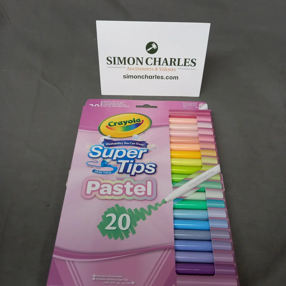 BOX OF APPROX 12 CRAYOLA SUPERTIPS PASTEL WASHABLE MARKERS