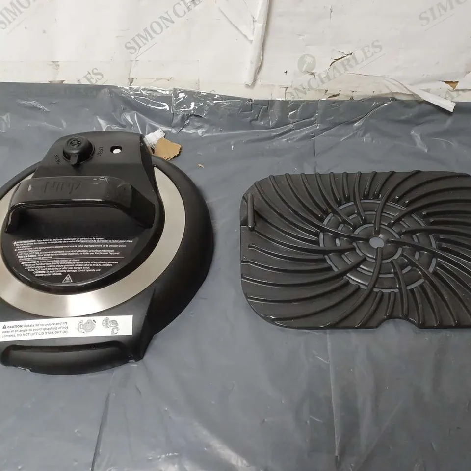 NINJA MULTI-COOKER LID AND GRILL PLATE UNBOXED 